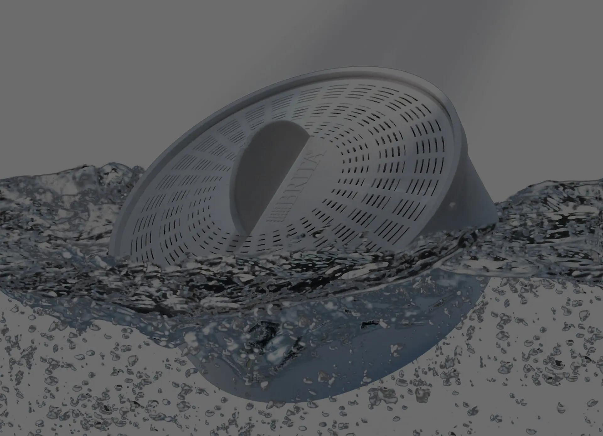 Wasserfilter schwimmt in Wasser