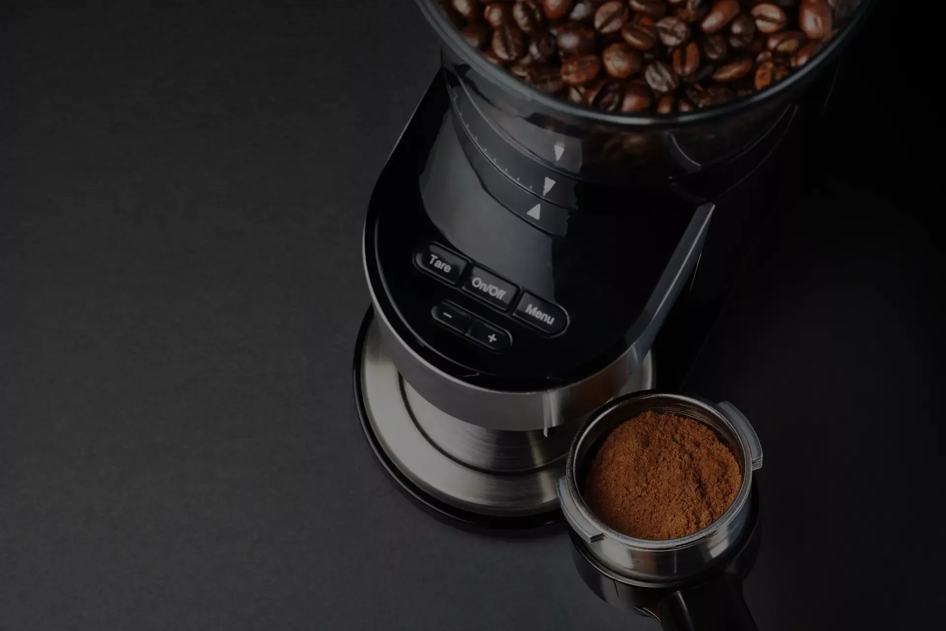 Kaffeemühle und Siebträger