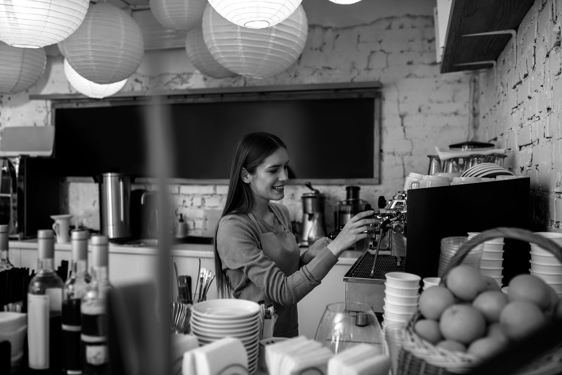 Barista extrahiert Espresso